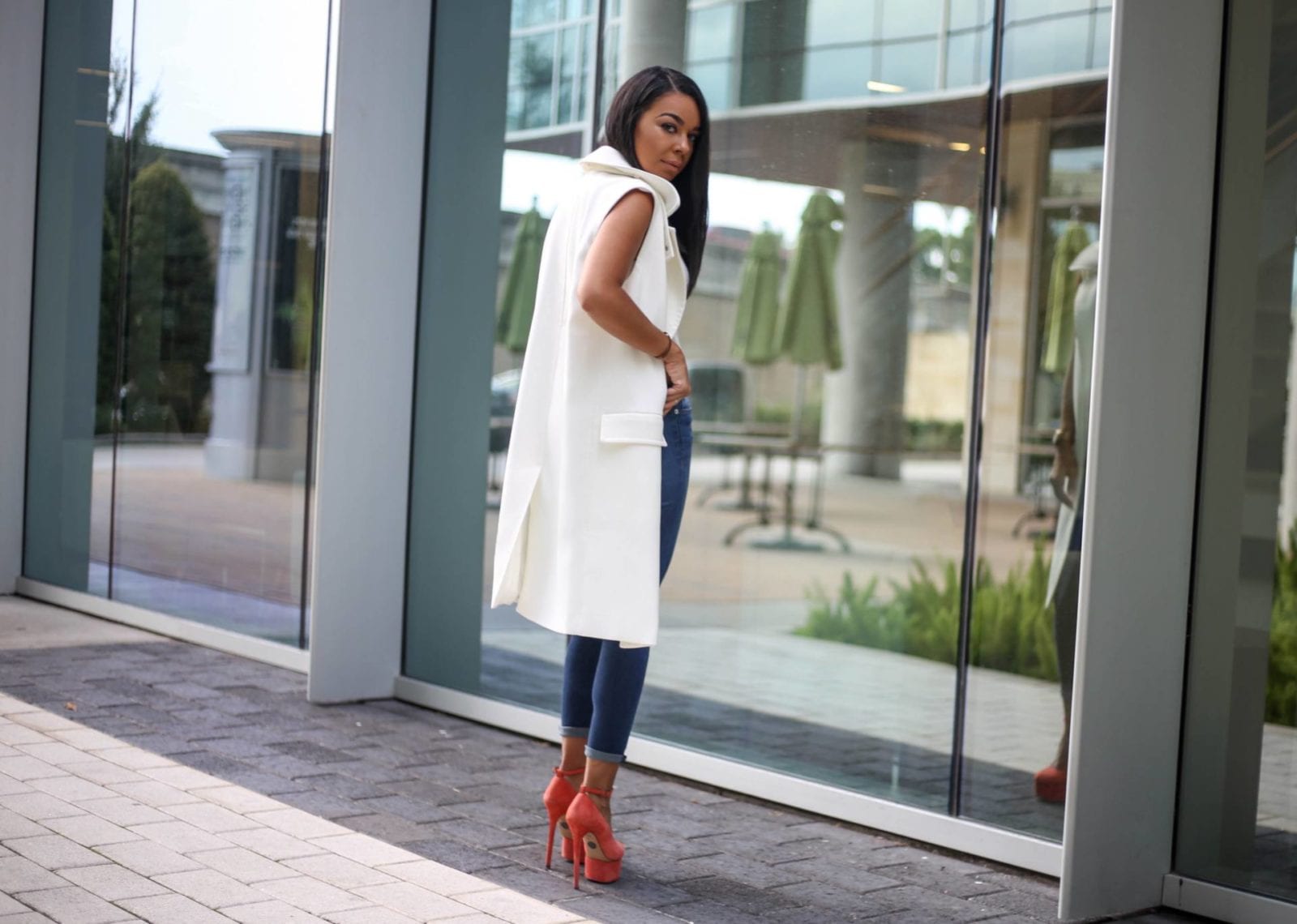 Hudson Denim, a white sleeveless trench and Charlotte Olympia Pumps | Style Guide | Fall Fashion